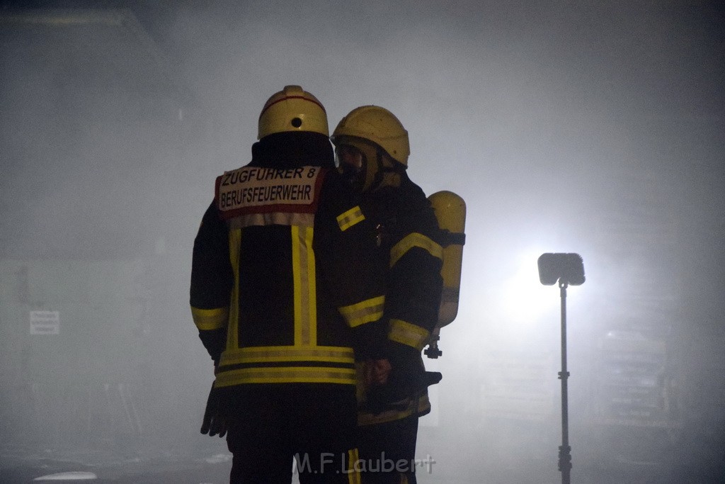 Feuer Papp Presscontainer Koeln Hoehenberg Bochumerstr P136.JPG - Miklos Laubert